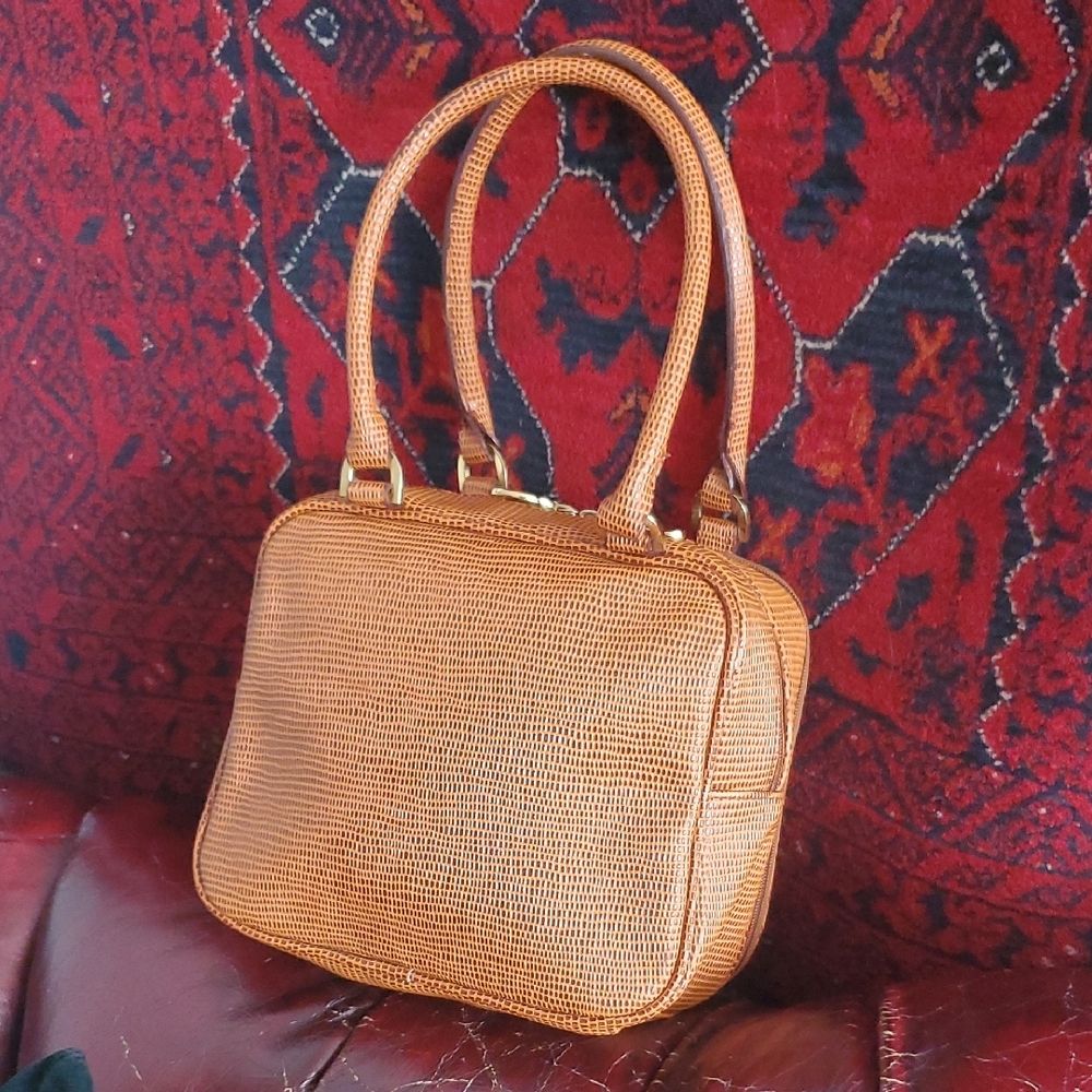 Elegant Tan Leather Handbag